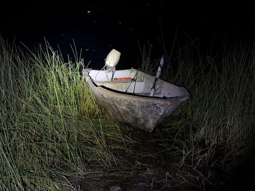 Incautación de redes de pesca furtiva en el lago Neltume por Carabineros